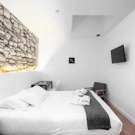 32 De Agosto Gæstehus 3*